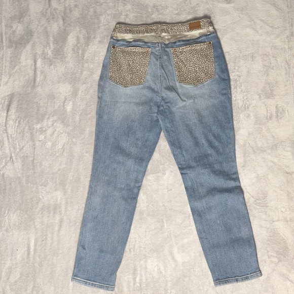 Judy Blue Slim Fit Jeans Women's 11/30 Light Wash Leopard Waistband - Picture 8 of 12
